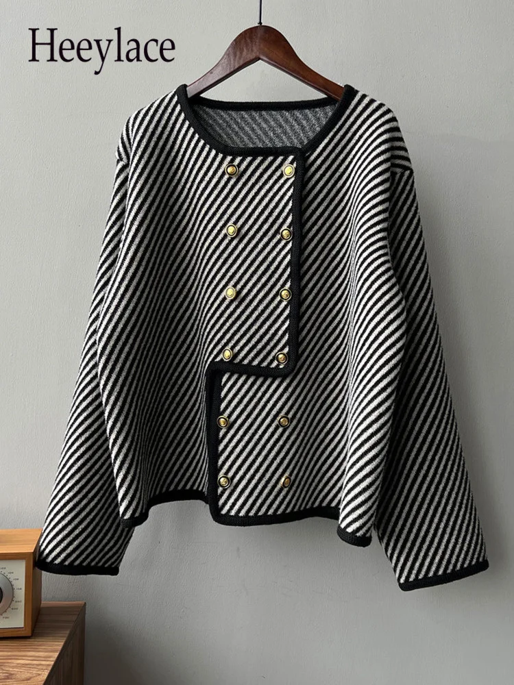 Autumn Winter French Vintage Fragrance Coats For Women Streetwear Double Breasted Chic Jackets Office Ladies Striped Jackets
Autumn Winter French Vintage Fragrance Coats For Women Streetwear Double Breasted Chic Jackets Office Ladies Striped Jackets