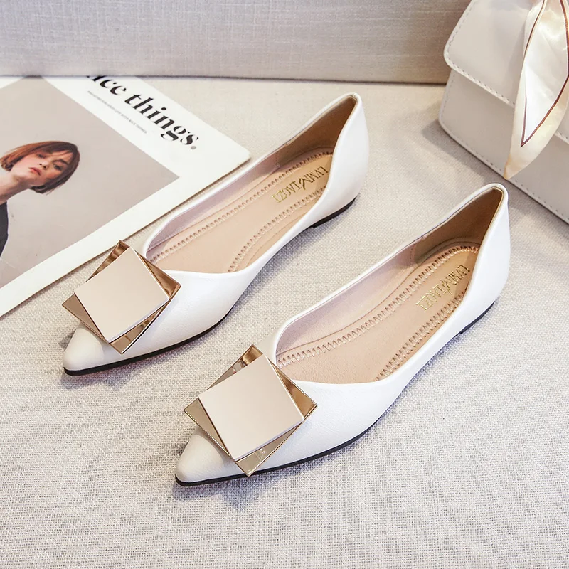 Туфли женские с острым носком, офисная обувь, квадратные пуговицы, топ-сайдеры, большие размеры, весна-осень 
Туфли женские с острым носком, офисная обувь, квадратные пуговицы, топ-сайдеры, большие размеры, весна-осень