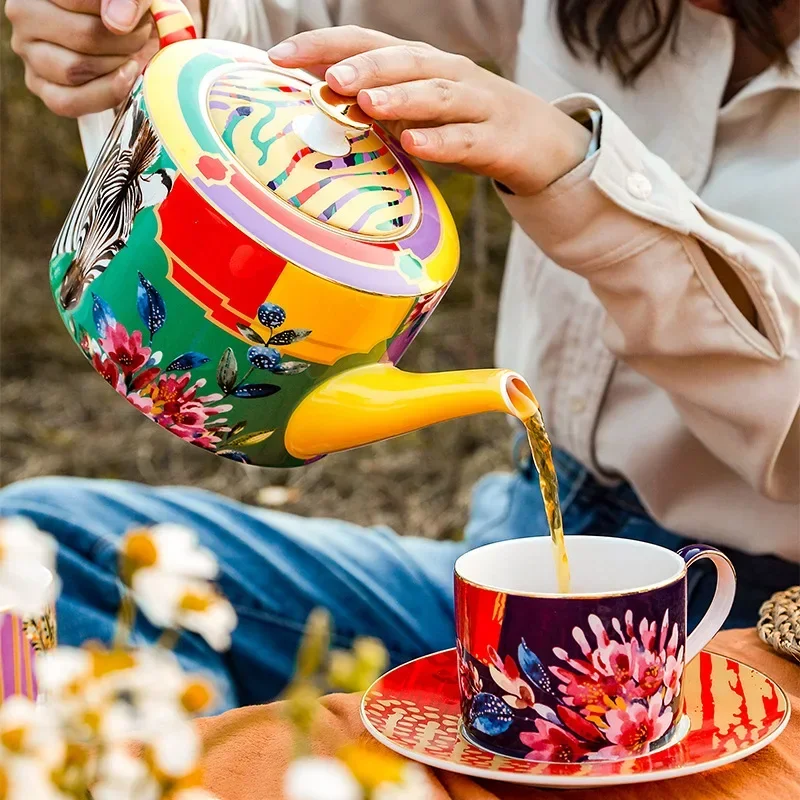 2pcs/set Bone China Tea Cup Gift Box Nordic Style Ceramic Coffeewear Drinkware Teawear Mug Water Wear Couples Coffee Cup
2pcs/set Bone China Tea Cup Gift Box Nordic Style Ceramic Coffeewear Drinkware Teawear Mug Water Wear Couples Coffee Cup