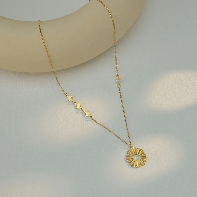 Simple Hollow Lotus Leaf Pendant Necklace Female Niche Temperament Titanium Steel Clavicle Chain Fashion Trend Single Product
Simple Hollow Lotus Leaf Pendant Necklace Female Niche Temperament Titanium Steel Clavicle Chain Fashion Trend Single Product