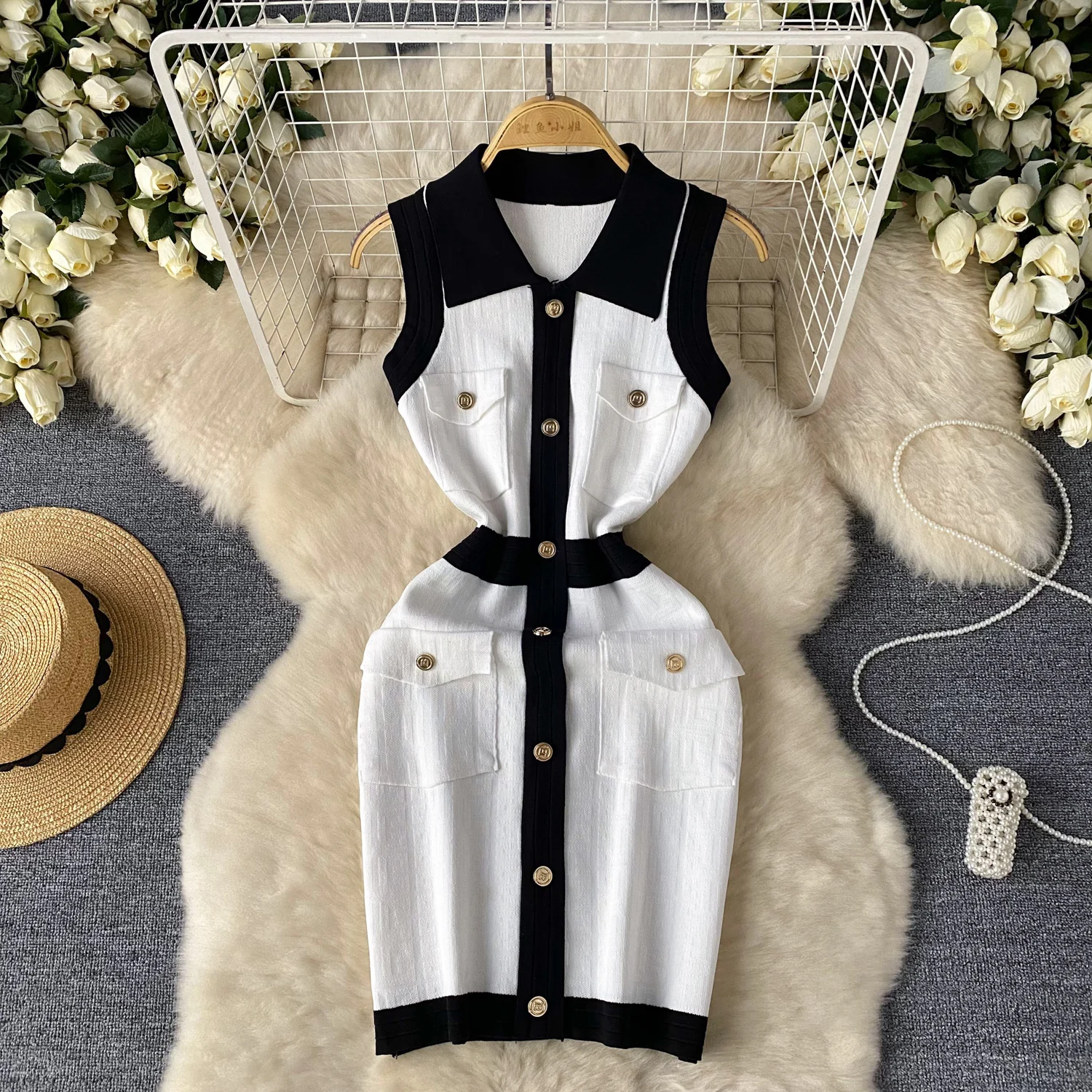 Women Sleeveless Color Contrast Knitted Dress Female Polo Collar Single-breasted Pockets Design Niche Mini Dresses
Women Sleeveless Color Contrast Knitted Dress Female Polo Collar Single-breasted Pockets Design Niche Mini Dresses