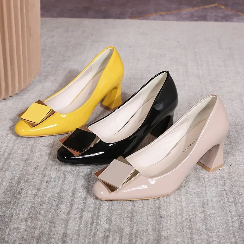 High Heels Women's Thick Heels 2024 New Style Goddess Medium Heel Square Head High Heels
High Heels Women's Thick Heels 2024 New Style Goddess Medium Heel Square Head High Heels
