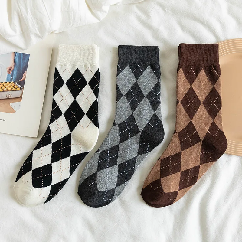 Women Socks Cotton Diamond Lattice Jacquard Stockings Retro Harajuku Street Student Japanese Style Sports Socks Girls Gift Meia
Women Socks Cotton Diamond Lattice Jacquard Stockings Retro Harajuku Street Student Japanese Style Sports Socks Girls Gift Meia
