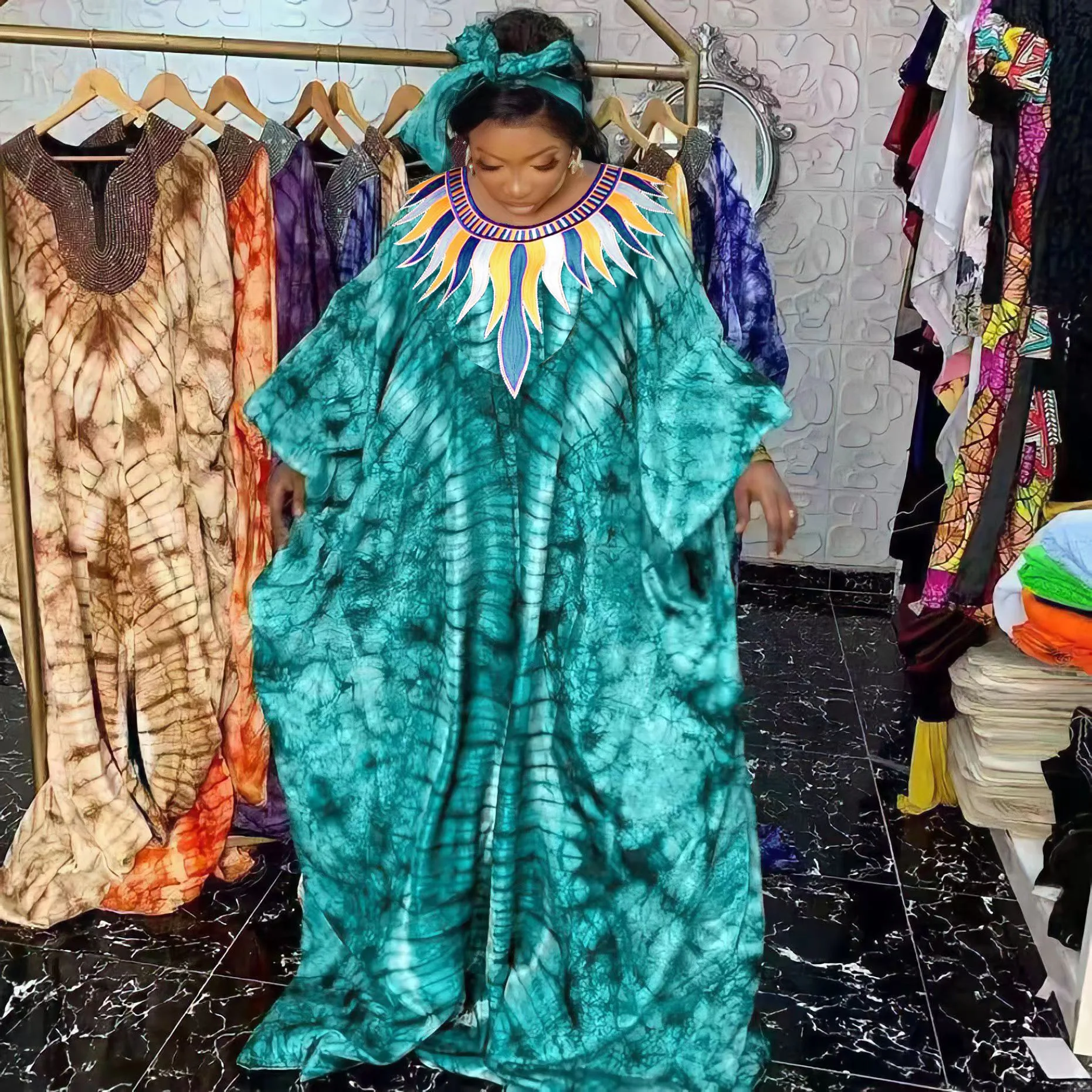 Customized African Dresses For Women Tie Dyed Dashiki Embroidery Design Couple Fashion Elegant Dress With Scarf
Customized African Dresses For Women Tie Dyed Dashiki Embroidery Design Couple Fashion Elegant Dress With Scarf