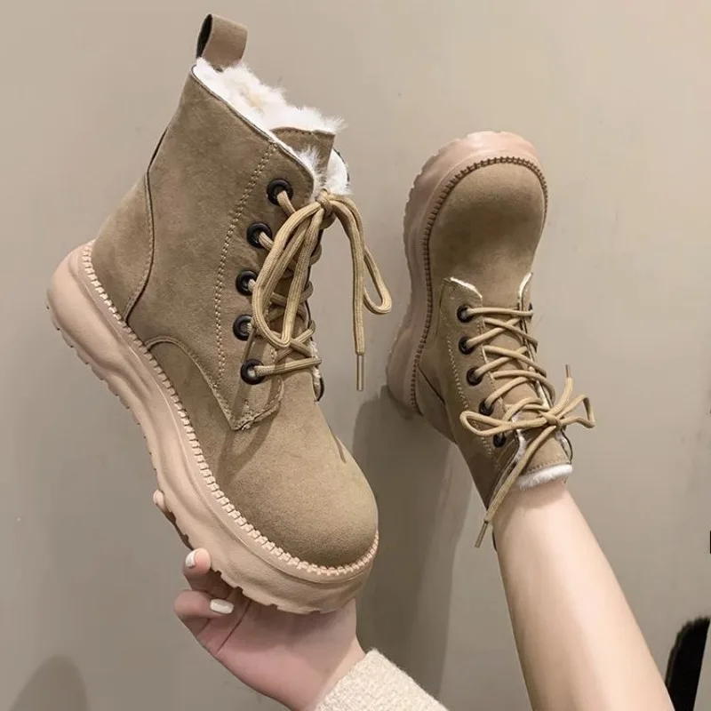 Women Short Snow Boots 2024 Winter Warm Plush Lace Up Platform Casual Anti Slip Cotten Shoes British Style Fashion Knight Boots
Women Short Snow Boots 2024 Winter Warm Plush Lace Up Platform Casual Anti Slip Cotten Shoes British Style Fashion Knight Boots