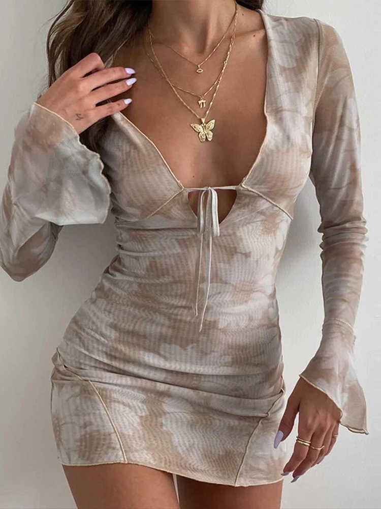 OMSJ Casual Bodycon V Neck Short Dress Tight Club Street Clothing 2024 Vintage Print High Waist Ruffles Long Sleeve Cutout Dress
OMSJ Casual Bodycon V Neck Short Dress Tight Club Street Clothing 2024 Vintage Print High Waist Ruffles Long Sleeve Cutout Dress