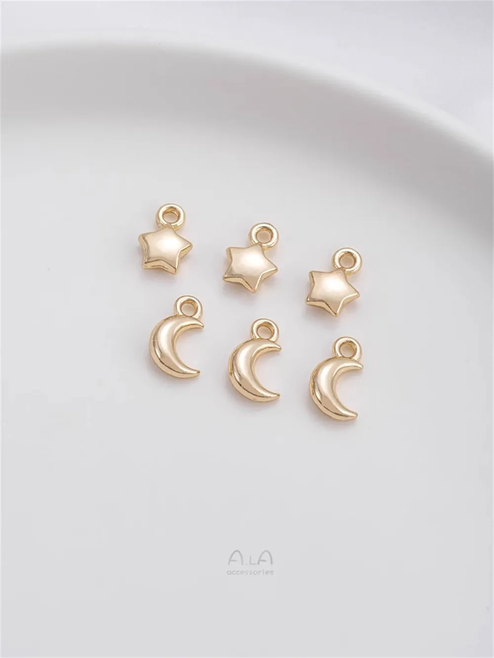 14K Gold Wrapped Glossy Three-dimensional Star Moon Pendant Handmade DIY Jewelry Small Pendant Bracelet Earring Charms Pendant
14K Gold Wrapped Glossy Three-dimensional Star Moon Pendant Handmade DIY Jewelry Small Pendant Bracelet Earring Charms Pendant