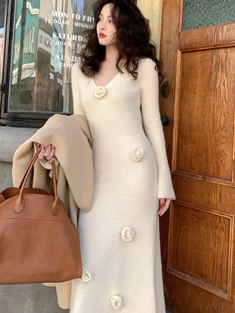 Elegant Solid Knitted Dress Women Long Sleeve V-neck Flowers Autumn Winter Vintage Fashion Slim Female Retro Vestidos New Robe
Elegant Solid Knitted Dress Women Long Sleeve V-neck Flowers Autumn Winter Vintage Fashion Slim Female Retro Vestidos New Robe