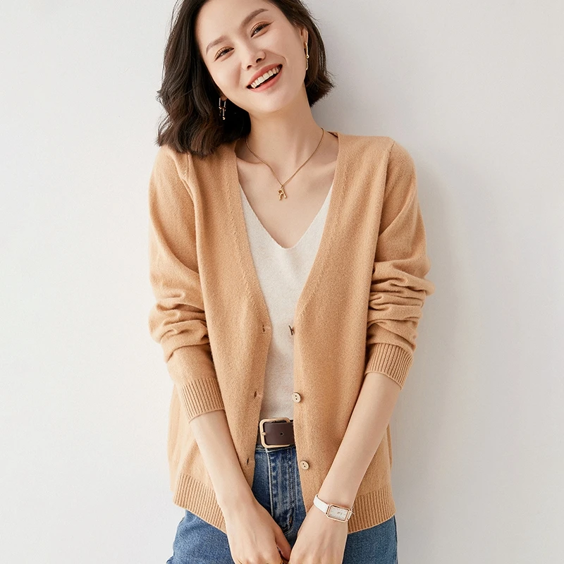 Autumn and Winter 2022 New Women's V-neck Cardigan Thin 100% Pure Woolen Knitwear Loose Top Warm Fashion Sweater
Autumn and Winter 2022 New Women's V-neck Cardigan Thin 100% Pure Woolen Knitwear Loose Top Warm Fashion Sweater