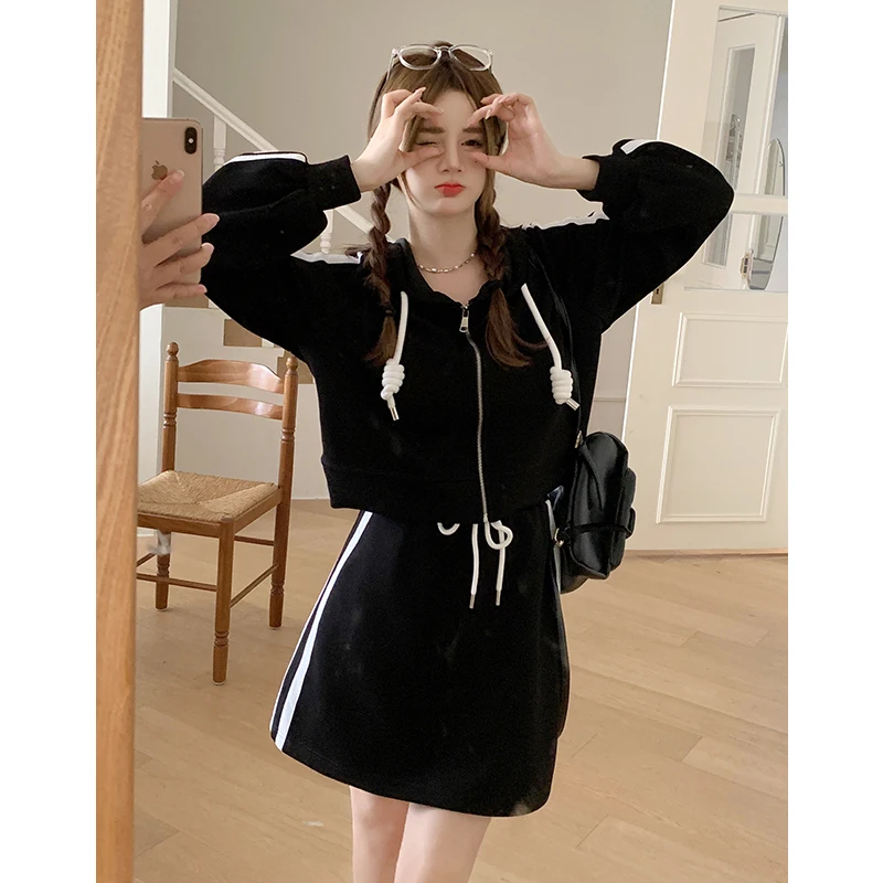 Korean style autumn new plus size women's long-sleeved casual round neck hooded suit sweet cute lady style two-piece set chic
Korean style autumn new plus size women's long-sleeved casual round neck hooded suit sweet cute lady style two-piece set chic