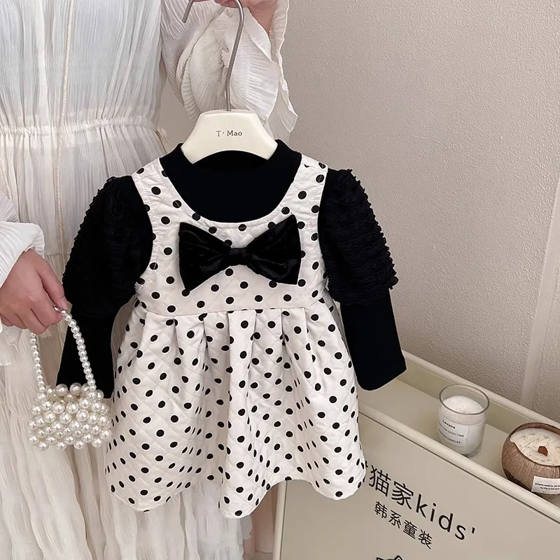 Осенняя уличная одежда для маленьких девочек из двух предметов, белые платья без рукавов в горошек с бантом, черные свитера с пышными рукавами, рубашки
Осенняя уличная одежда для маленьких девочек из двух предметов, белые платья без рукавов в горошек с бантом, черные свитера с пышными рукавами, рубашки
