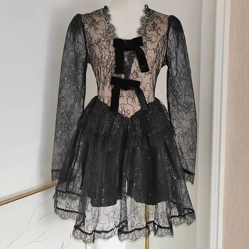 

2023 Autumn Bow Black Lace V-Neck Evening Dress Perspective Sequin Spliced Ruffles High Waist Wrapped Mini Dresses Sexy Women