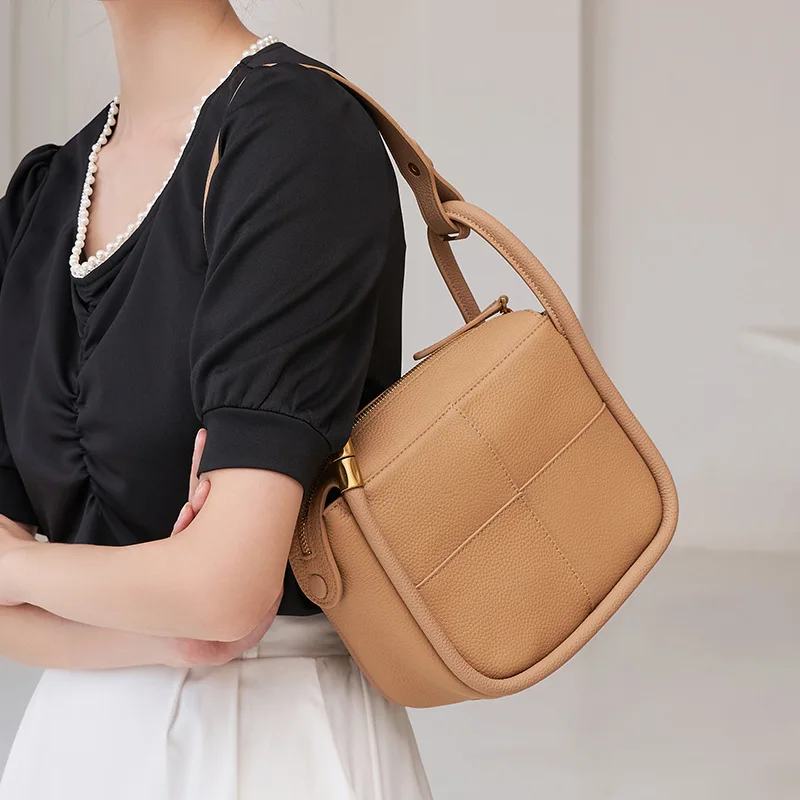 New Women Head Genuine Leather Shoulder Doctor Purses And Handbags Luxury Designer Clutch Armpit Bags Large Capcity
New Women Head Genuine Leather Shoulder Doctor Purses And Handbags Luxury Designer Clutch Armpit Bags Large Capcity