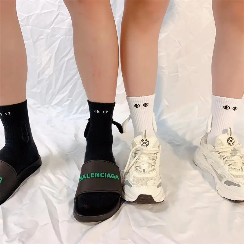 2pcs/Set New Style Couple Magnetic Stockings Holding Hand Doll Socks for Travel Cycling Jogging Creative Cute Socks Home Gift
2pcs/Set New Style Couple Magnetic Stockings Holding Hand Doll Socks for Travel Cycling Jogging Creative Cute Socks Home Gift