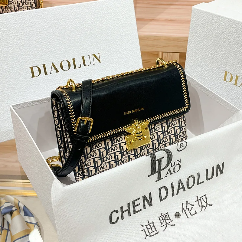 Женская сумка с пряжкой DL через плечо, 2023
Женская сумка с пряжкой DL через плечо, 2023