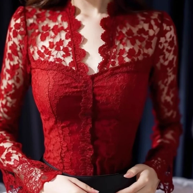 

Весенне-осенняя Женская Облегающая рубашка с V-образным вырезом и расклешенными рукавами, тянущаяся красная кружевная блузка, женские сексуальные осенние модные топы, рубашки