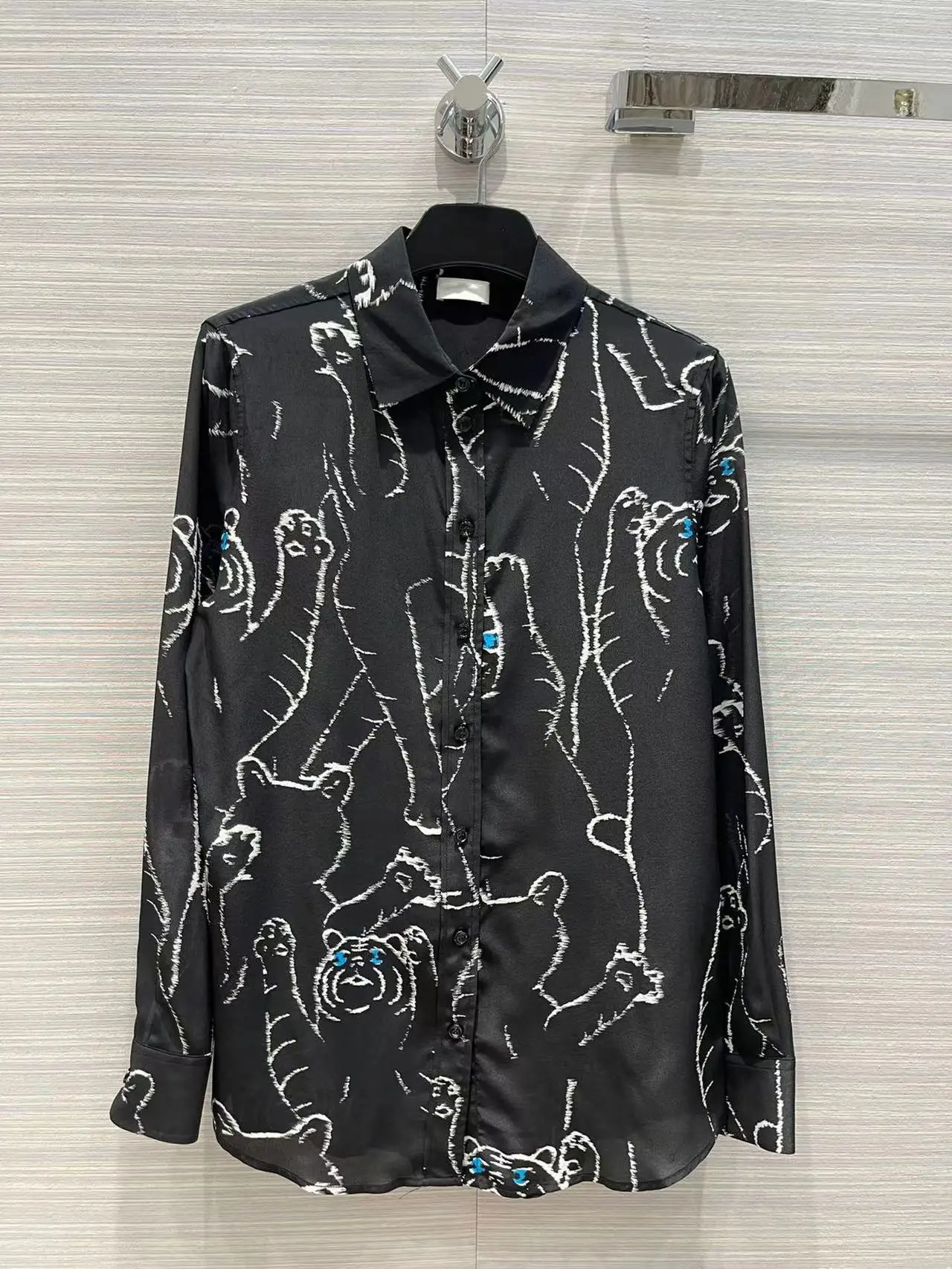 Fyion High Quality Women's Silk Shirts Flowers Print Loose Blouse Fashion Runway Vacation Party Autumn 2022 Black Shirt
Fyion High Quality Women's Silk Shirts Flowers Print Loose Blouse Fashion Runway Vacation Party Autumn 2022 Black Shirt
