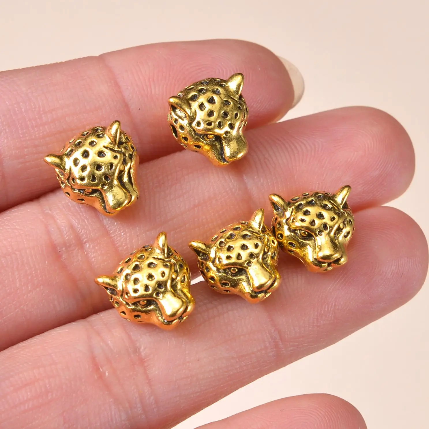 10pcs Charms Animal Beads Leopard Head Beads DIY Making Bracelet Necklace Jewelry Accessories Wholesale
10pcs Charms Animal Beads Leopard Head Beads DIY Making Bracelet Necklace Jewelry Accessories Wholesale