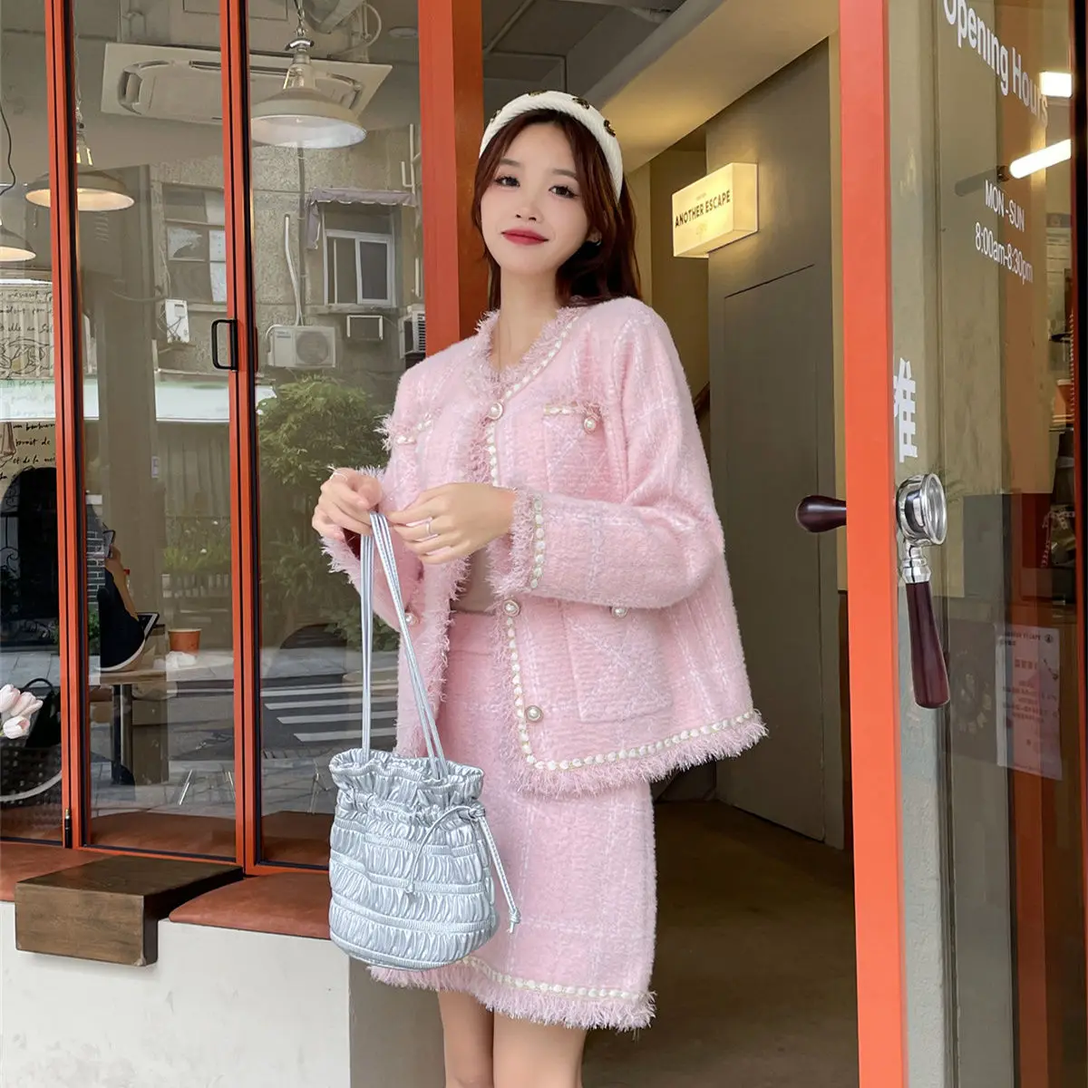 UNXX 2023 Winter New Fashion Pink Puff Sleeve Short Top for Women Plus Size Chic Small Size Suit Jacket and Skirt Set Hot Sale
UNXX 2023 Winter New Fashion Pink Puff Sleeve Short Top for Women Plus Size Chic Small Size Suit Jacket and Skirt Set Hot Sale