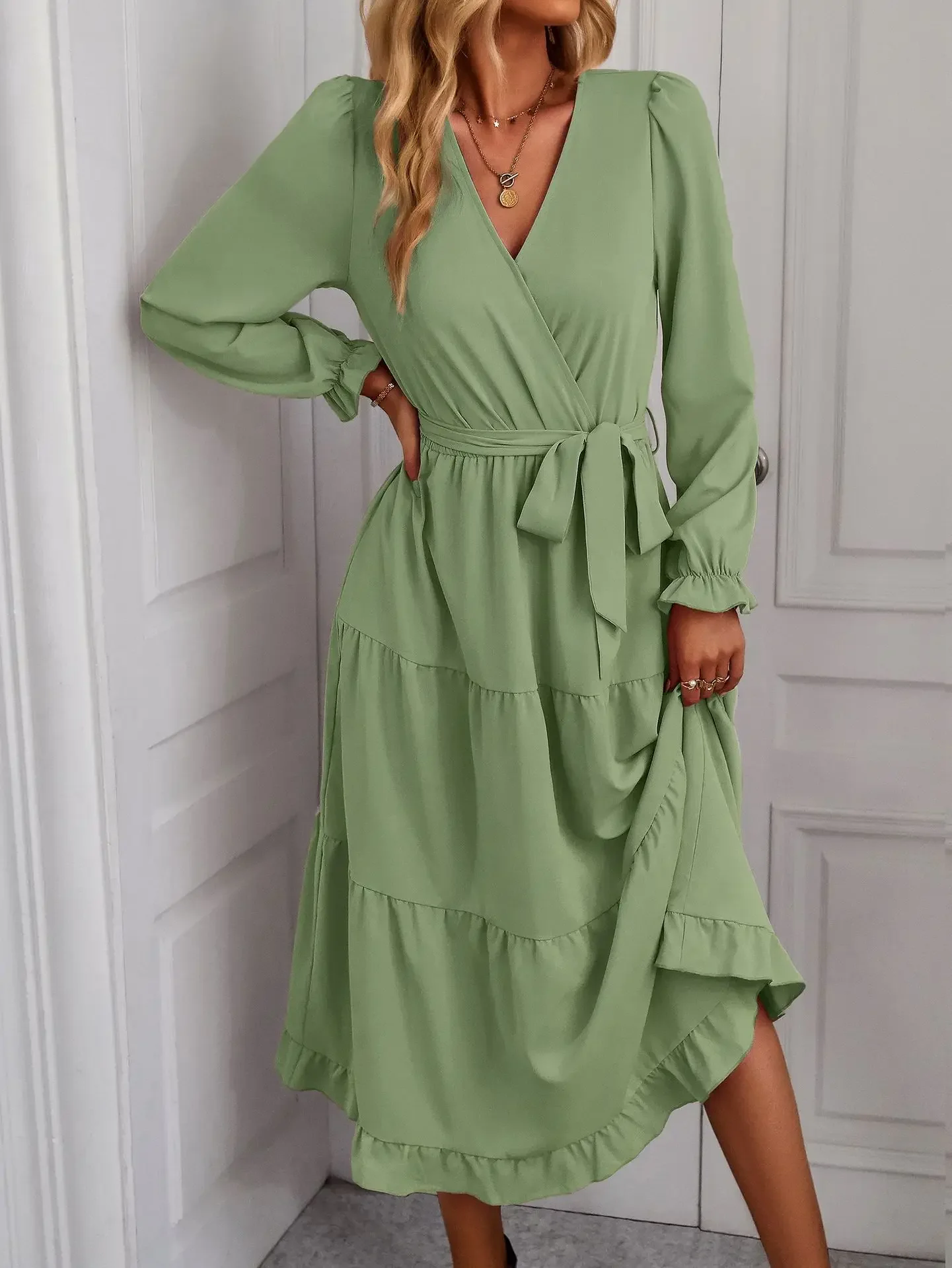 

2024 Spring/Summer New Fashion Solid Color Sagging Fold Lace Up V-Neck Puff Sleeve Large Swing Casual Elegant Women's Long Dress