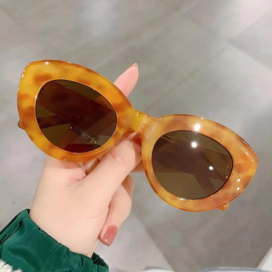 Fashion Vintage Cat Eye Sunglasses for Women Ins Popular Oval Thick Frame Sun Glasses Chic Retro Style UV400 Shades 
Fashion Vintage Cat Eye Sunglasses for Women Ins Popular Oval Thick Frame Sun Glasses Chic Retro Style UV400 Shades