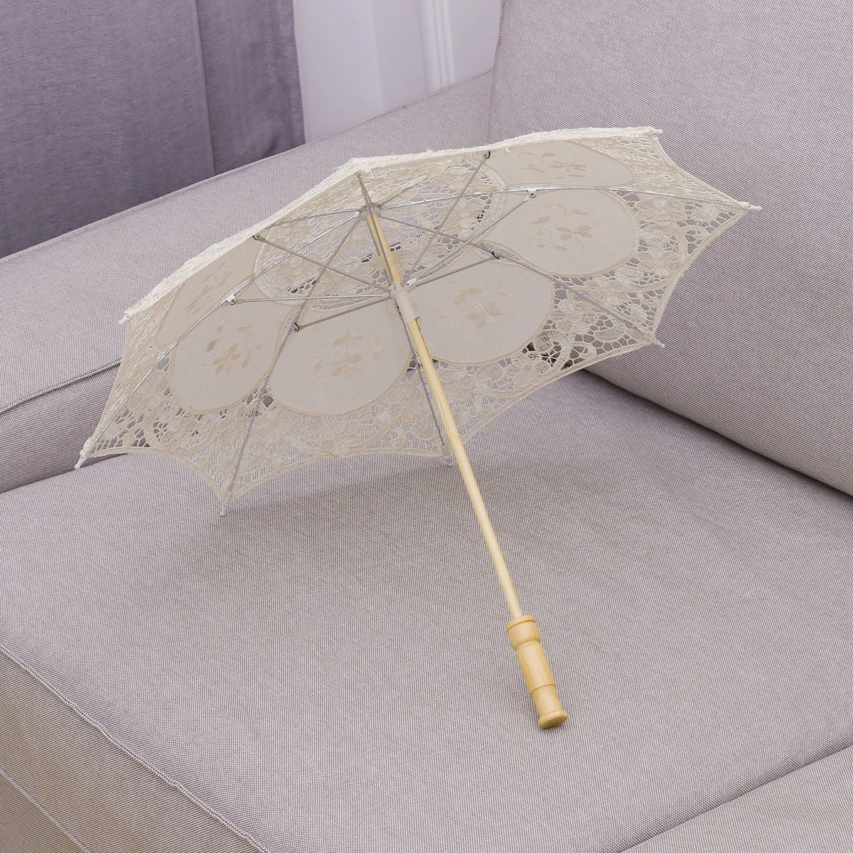 

Lace Umbrella Handmade Cotton Craft Photography Prop Wedding Umbrella Decor Diameter 60cm (Beige)
