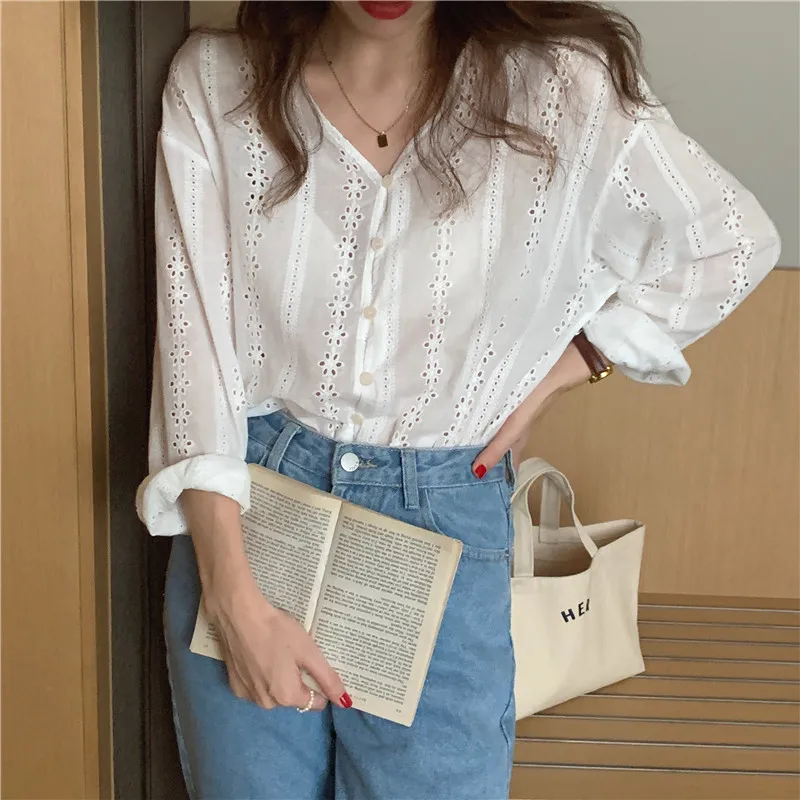Fashion New Spring Long Sleeve V-Neck Women Shirt Embroidery Hollow Out Shirt Blouse Women Tops Blusas Mujer De Moda 2024 A168
Fashion New Spring Long Sleeve V-Neck Women Shirt Embroidery Hollow Out Shirt Blouse Women Tops Blusas Mujer De Moda 2024 A168