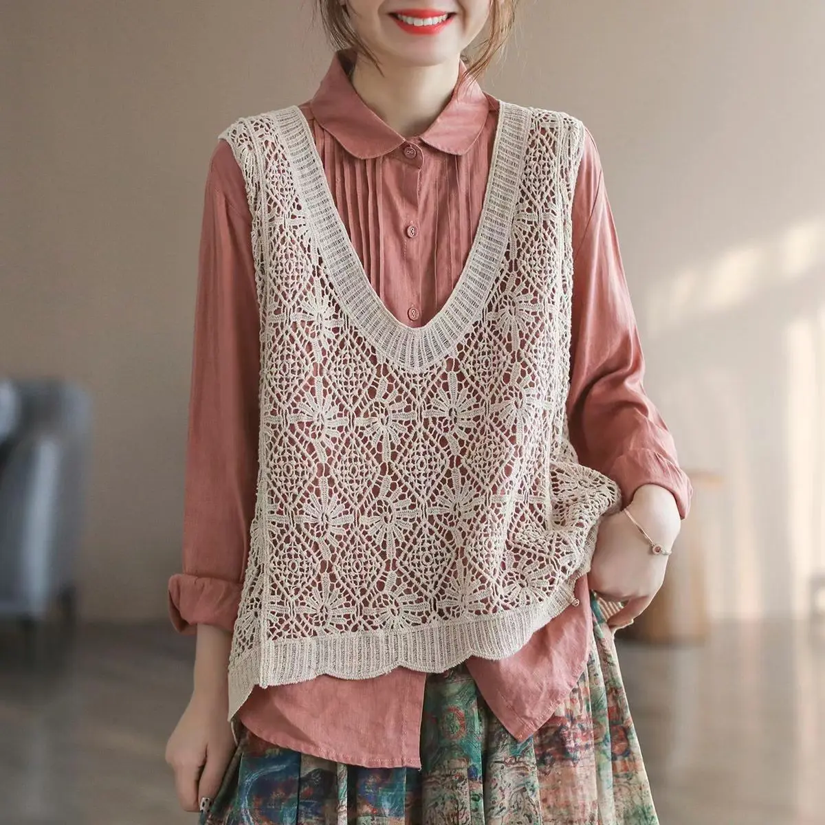 

2024 Spring Autumn Vintage Hollow Out Spliced Knitting Vest Woman Solid Color Loose Crochet Prairie Chic Sweaters Female L213