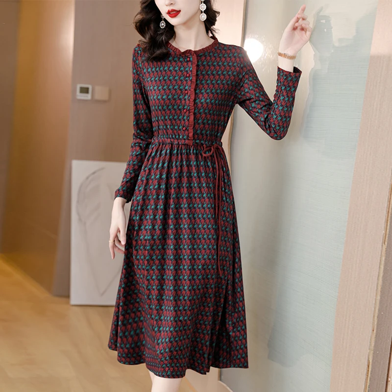 2023 New Fashion Print Knee Length Dress Autumn Vintage Silk Fragmented Flower Dress Korean Version Loose Fit Fashionable Vestid
2023 New Fashion Print Knee Length Dress Autumn Vintage Silk Fragmented Flower Dress Korean Version Loose Fit Fashionable Vestid