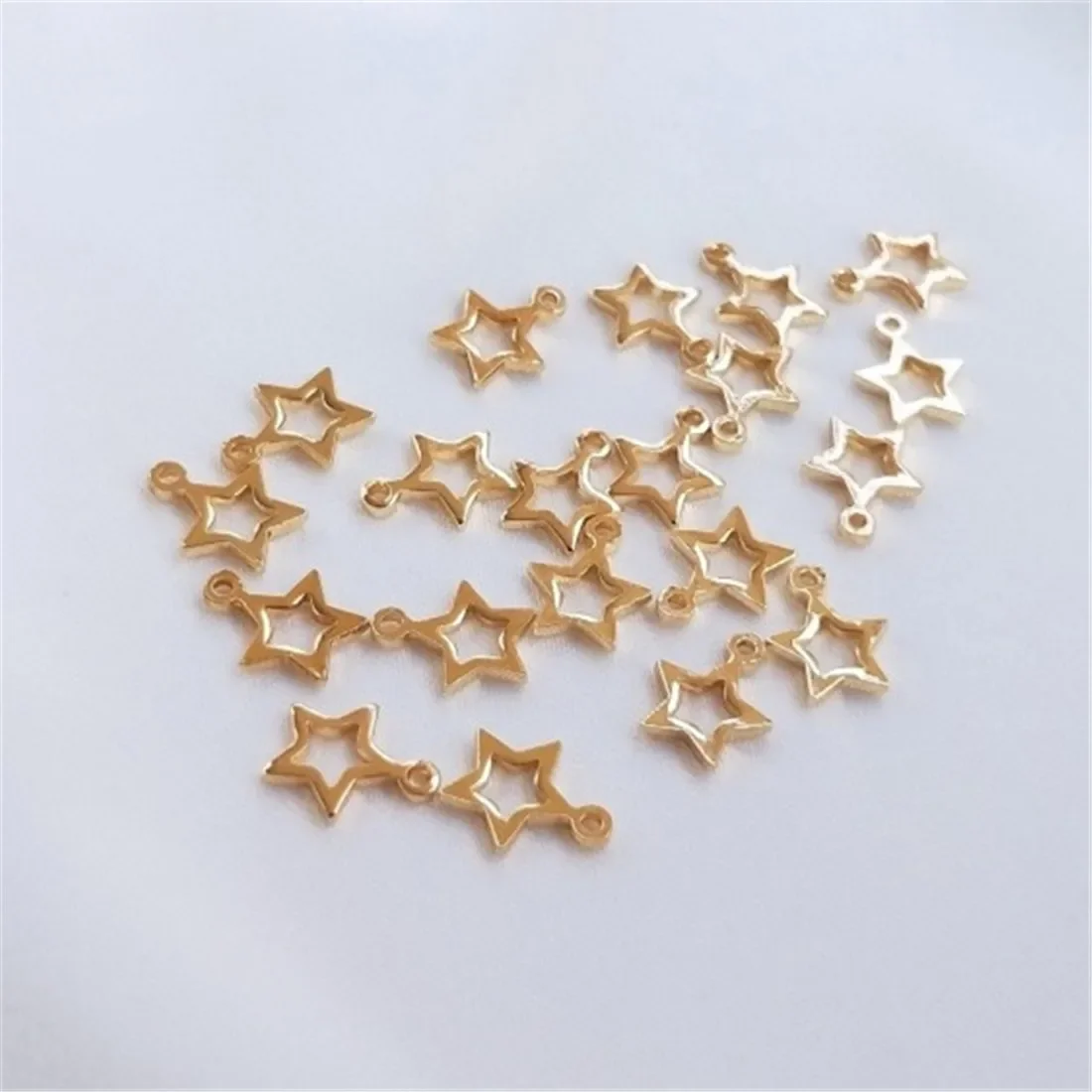 14K Gold-plated Accessories Hollow Five-pointed Star Small Pendant 6mm Small Star Diy Accessories Mini Pendant Materials D017
14K Gold-plated Accessories Hollow Five-pointed Star Small Pendant 6mm Small Star Diy Accessories Mini Pendant Materials D017