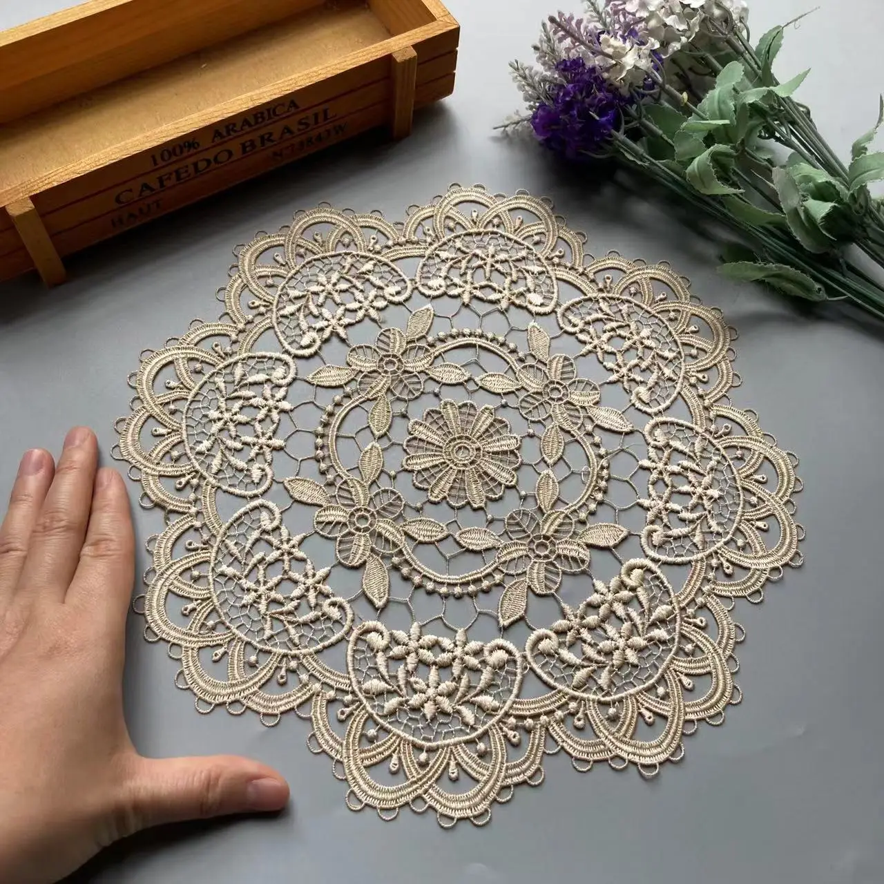 2 pcs Gold Hollow Out Soft Flower Embroidered Mesh Lace Ribbon Applique Trims for Covers Curtain Home Textiles Sewing Fabric
2 pcs Gold Hollow Out Soft Flower Embroidered Mesh Lace Ribbon Applique Trims for Covers Curtain Home Textiles Sewing Fabric