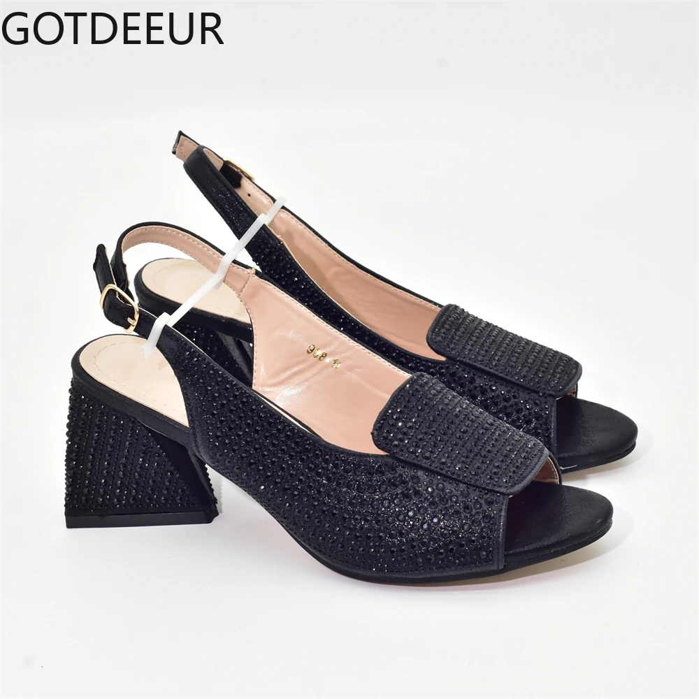 2024 г., итальянский дизайн, последняя модель женских туфель в нигерийском стиле с узким ремешком и перекрестной шнуровкой, Свадебная обувь для невесты
2024 г., итальянский дизайн, последняя модель женских туфель в нигерийском стиле с узким ремешком и перекрестной шнуровкой, Свадебная обувь для невесты