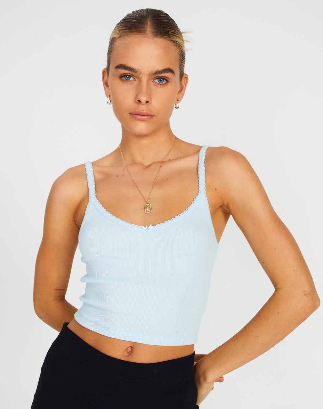 

Women's Camisole Spaghetti Straps Sleeveless V Neck Slim Fit Cami Crop Top Summer Tops for Daily Party Shirt Camis Basic Tops