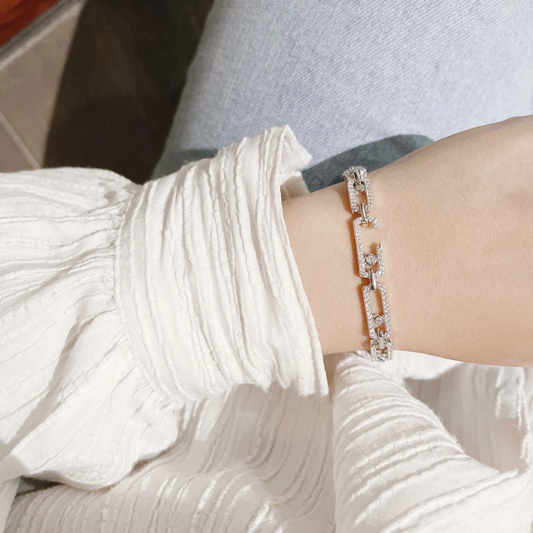 Exquisite luxury jewelry new s925 hand-stitched ladies bracelet,diamond sliding,Christmas gift.gift for girlfriend
Exquisite luxury jewelry new s925 hand-stitched ladies bracelet,diamond sliding,Christmas gift.gift for girlfriend