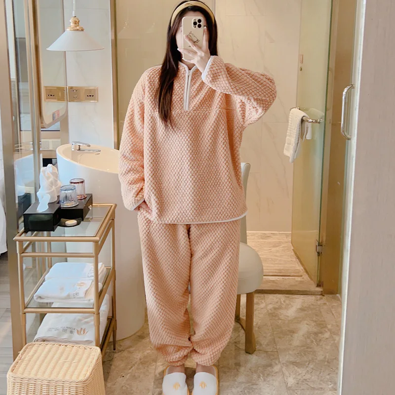 Зимние теплые пижамные комплекты размера плюс 5XL из кораллового флиса, Топ с длинным рукавом и брюки, пижамный комплект, Женский Теплый домашний костюм
Зимние теплые пижамные комплекты размера плюс 5XL из кораллового флиса, Топ с длинным рукавом и брюки, пижамный комплект, Женский Теплый домашний костюм