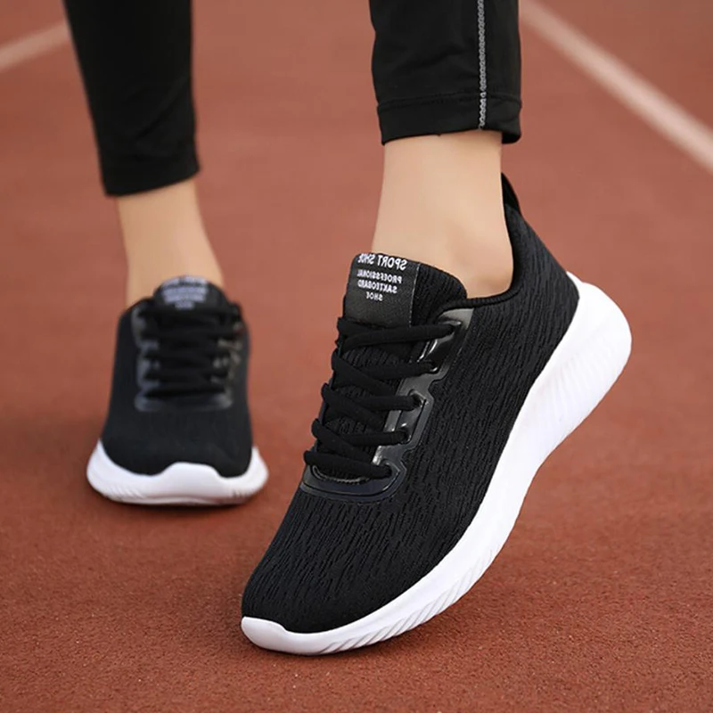 Женские сетчатые дышащие удобные дорожные сверхлегкие кроссовки, новинка 2022
Женские сетчатые дышащие удобные дорожные сверхлегкие кроссовки, новинка 2022