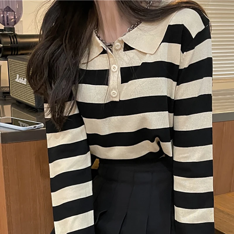 Women's 2022 Spring Fashion Knitting T Shirts Turn-down Collar Casual Short Tops Female Button Striped Loose T-Shirt Tees Femme
Women's 2022 Spring Fashion Knitting T Shirts Turn-down Collar Casual Short Tops Female Button Striped Loose T-Shirt Tees Femme