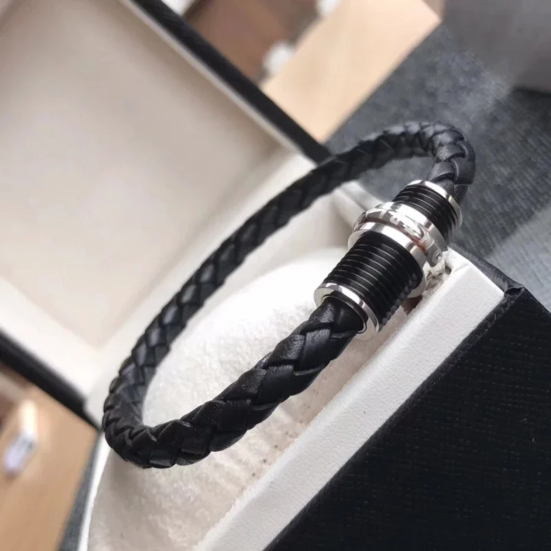 PJS 3 Colors MB High Quality Bracelet Rubber Luxury Stainless Steel Magnet Buckle Trendy And Fashionable Classic With Box Set 
PJS 3 Colors MB High Quality Bracelet Rubber Luxury Stainless Steel Magnet Buckle Trendy And Fashionable Classic With Box Set