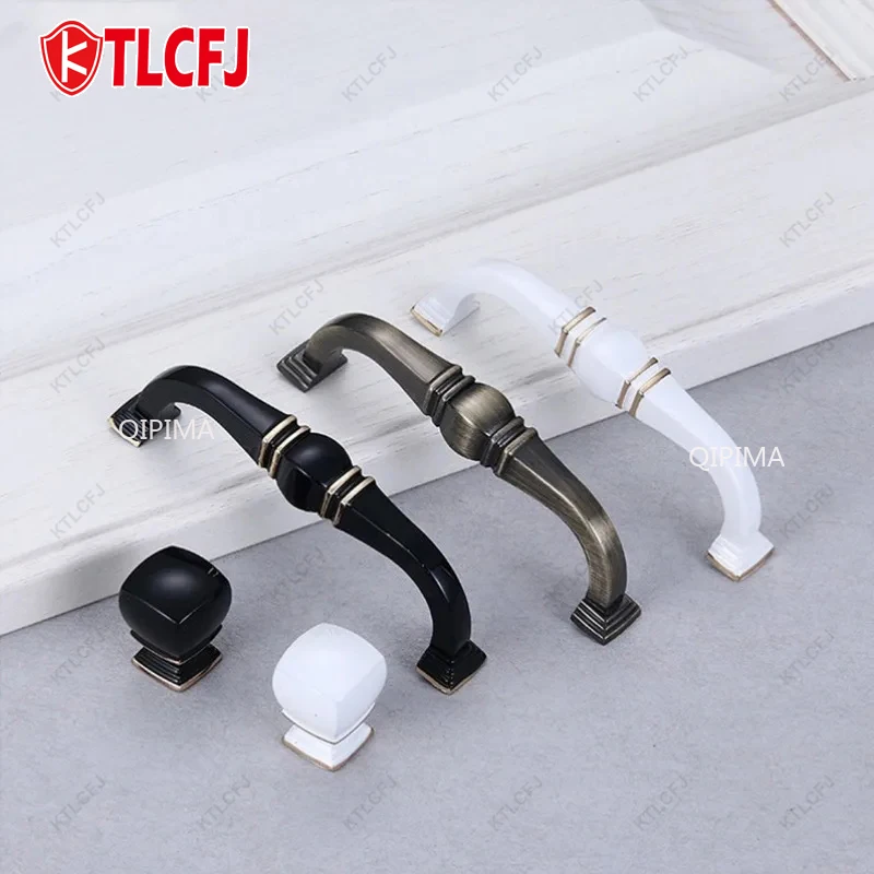 KTLCFJ American Style Wardrobe Door Handle White Black Cabinet Door Handle Modern Minimalist Cabinet Wardrobe Zinc Alloy Handle
KTLCFJ American Style Wardrobe Door Handle White Black Cabinet Door Handle Modern Minimalist Cabinet Wardrobe Zinc Alloy Handle