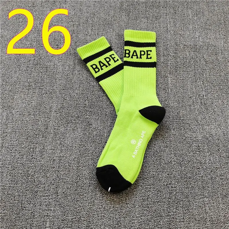 Calcetines de tubo medio bordados, de algodón grueso, para monopatín, baloncesto, deportes, venta al por mayor Calcetines de tubo medio bordados, de algodón grueso, para monopatín, baloncesto, deportes, venta al por mayor