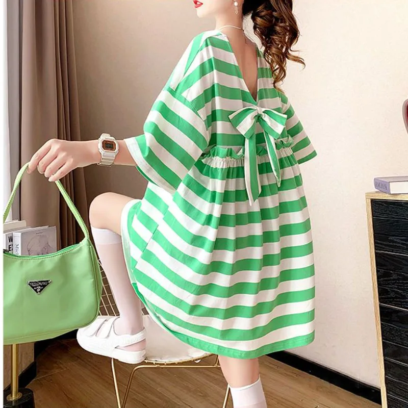 Fashion O-Neck Loose Striped Ruffles Bow Backless T-Shirt Female Clothing 2024 Summer New Oversized Korean Tops Casual Tee Shirt
Fashion O-Neck Loose Striped Ruffles Bow Backless T-Shirt Female Clothing 2024 Summer New Oversized Korean Tops Casual Tee Shirt