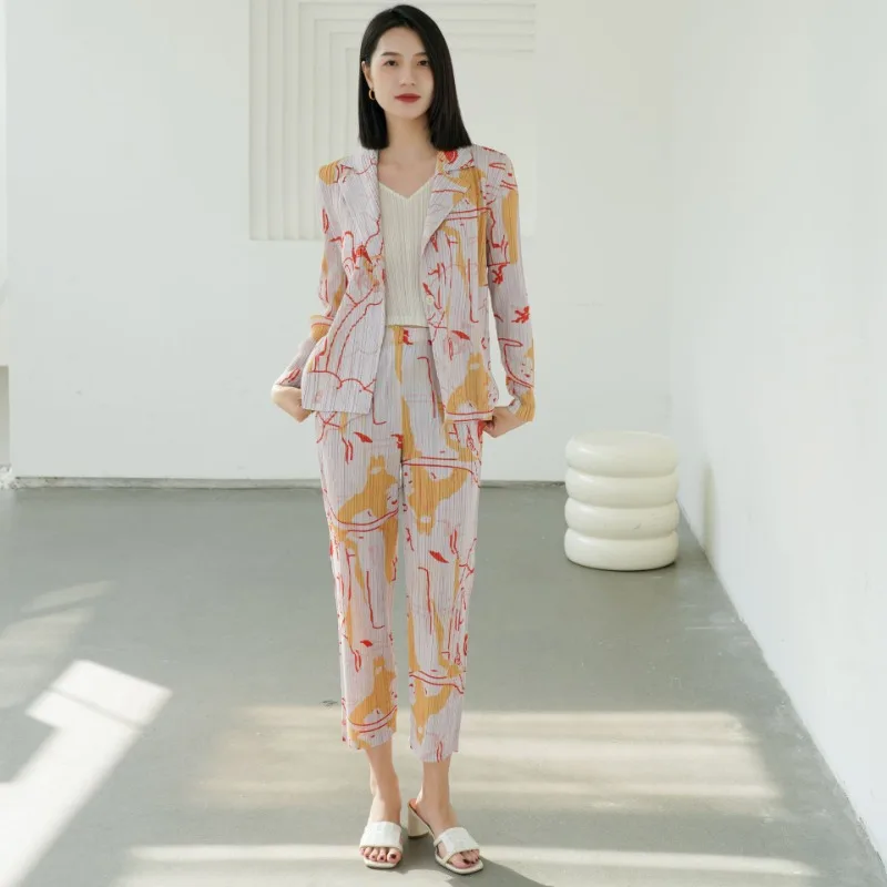 Плиссированная модная женская рубашка ALSEY Miyake из двух предметов с принтом, Новинка осени и весны, Повседневная Корейская рубашка + облегающие брюки с высокой талией
Плиссированная модная женская рубашка ALSEY Miyake из двух предметов с принтом, Новинка осени и весны, Повседневная Корейская рубашка + облегающие брюки с высокой талией