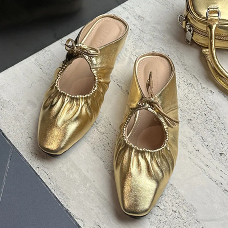 Fashion Gold Sliver Mule Shoes Women Slippers Flat Close Toe Slides Casual Flip Flops Sweet Pleated Sandals 2024 Summer Footwear
Fashion Gold Sliver Mule Shoes Women Slippers Flat Close Toe Slides Casual Flip Flops Sweet Pleated Sandals 2024 Summer Footwear