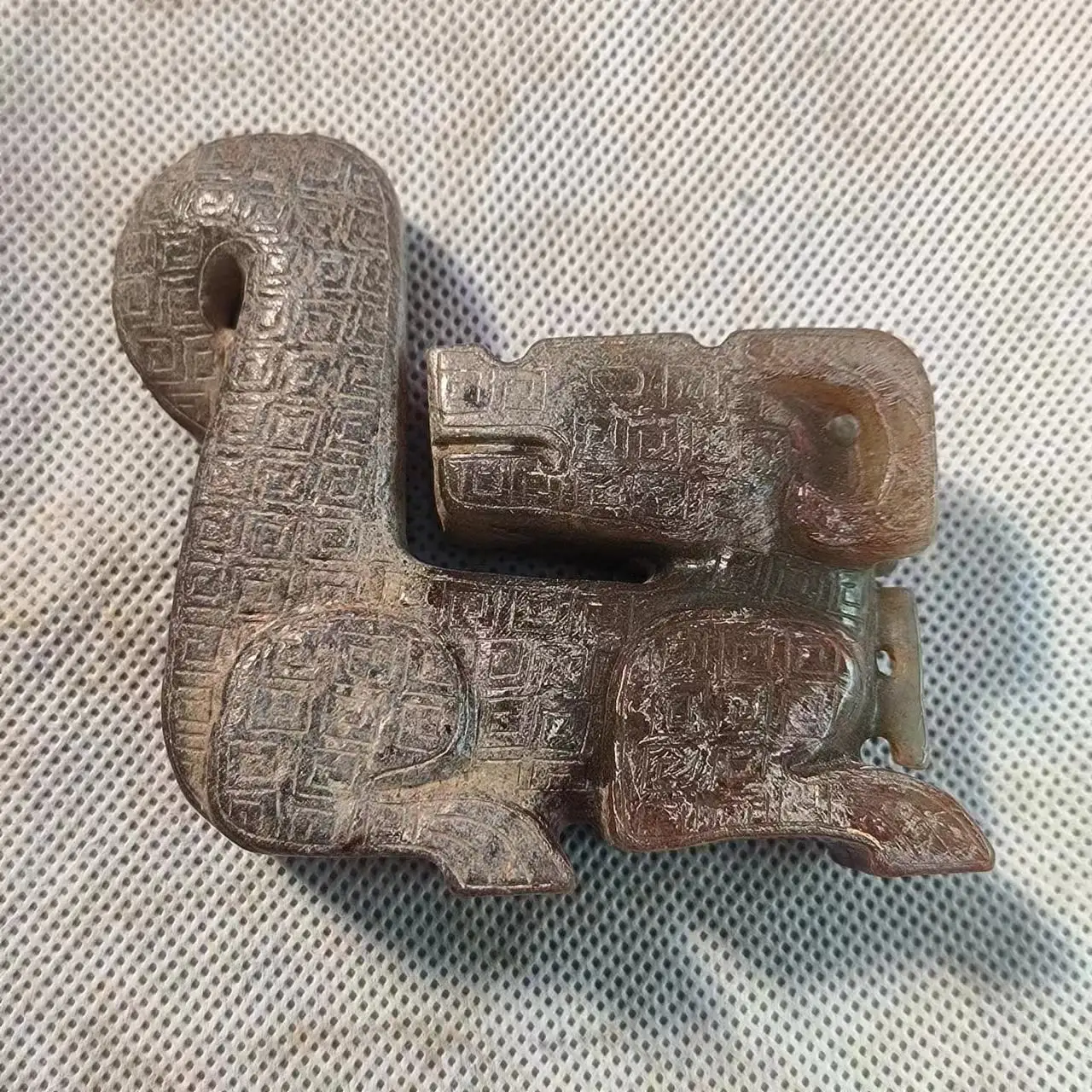 1pcs/lot Natural ancient jade carved unicorn ornament archaic auspicious Divine beasts Rare and precious jewelry Collectibles
1pcs/lot Natural ancient jade carved unicorn ornament archaic auspicious Divine beasts Rare and precious jewelry Collectibles