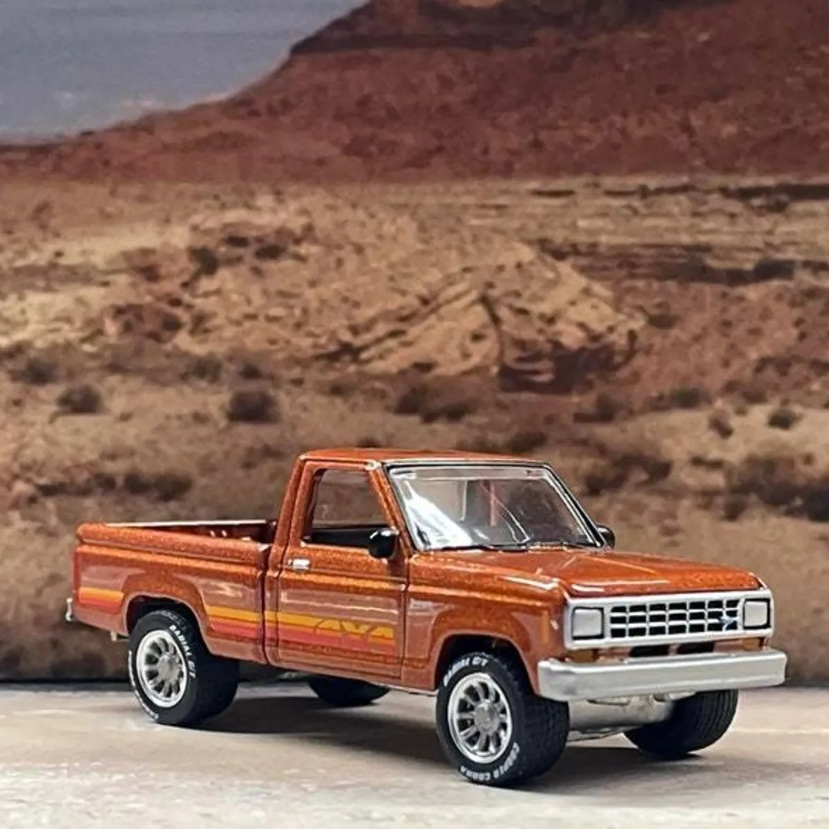 Модель автомобиля JL Autoworld 1/64 Ford Ranger XL из сплава, миниатюрная модель литой машины, коллекционная игрушка для детей, подарок, 1985 
Модель автомобиля JL Autoworld 1/64 Ford Ranger XL из сплава, миниатюрная модель литой машины, коллекционная игрушка для детей, подарок, 1985