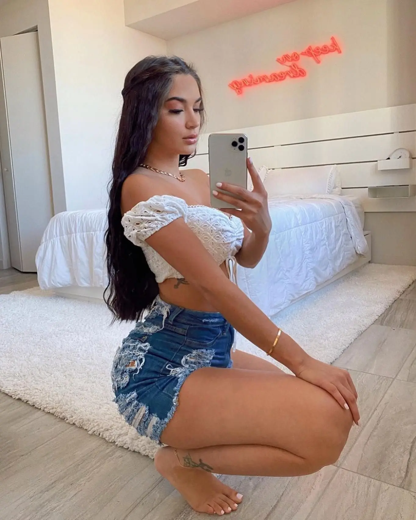 2024 Summer Fashion Women's Explosive Sexy Cut Button-down Denim Shorts Beach Jean Shorts Women
2024 Summer Fashion Women's Explosive Sexy Cut Button-down Denim Shorts Beach Jean Shorts Women