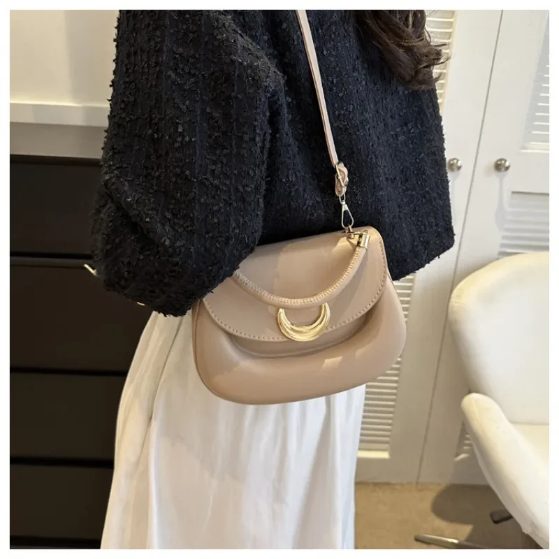 Popular Handbag for Women Trendy French Niche Design Saddle Crossbody Bag Luxury Brand Shoulder Bag Female Crossbody Bag
Popular Handbag for Women Trendy French Niche Design Saddle Crossbody Bag Luxury Brand Shoulder Bag Female Crossbody Bag