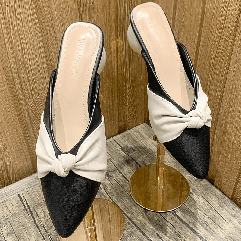 Brand Designer Pointed Toe Leather Slippers Women Strange Round Heel Slides Shoes Big Bowknot Mules Female Mixed Color Pantuflas 
Brand Designer Pointed Toe Leather Slippers Women Strange Round Heel Slides Shoes Big Bowknot Mules Female Mixed Color Pantuflas