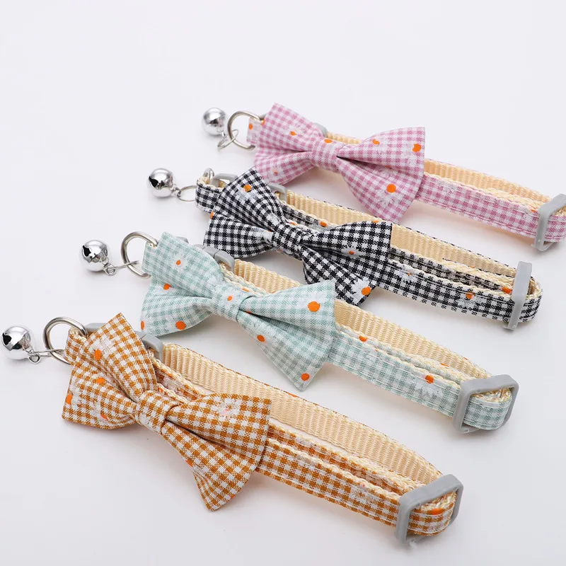 

Adjustable Plaid Daisy Bow Tie with Bell Pendant Necklace for Pets, Cat and Dog Collars, Safety Buckle, Kitten Necktie, 1Pc