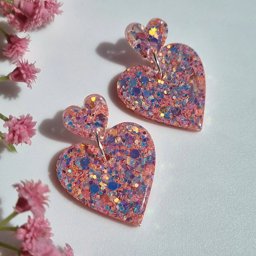 Customized sparkling pink heart-shaped earrings, exquisite heart-shaped pendant, personalized girl accessories
Customized sparkling pink heart-shaped earrings, exquisite heart-shaped pendant, personalized girl accessories
